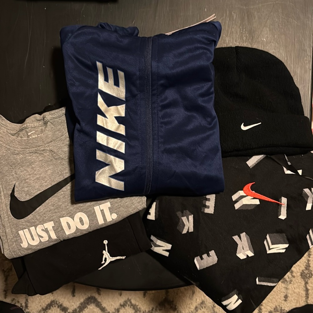 Nike lot
Boys large (12)